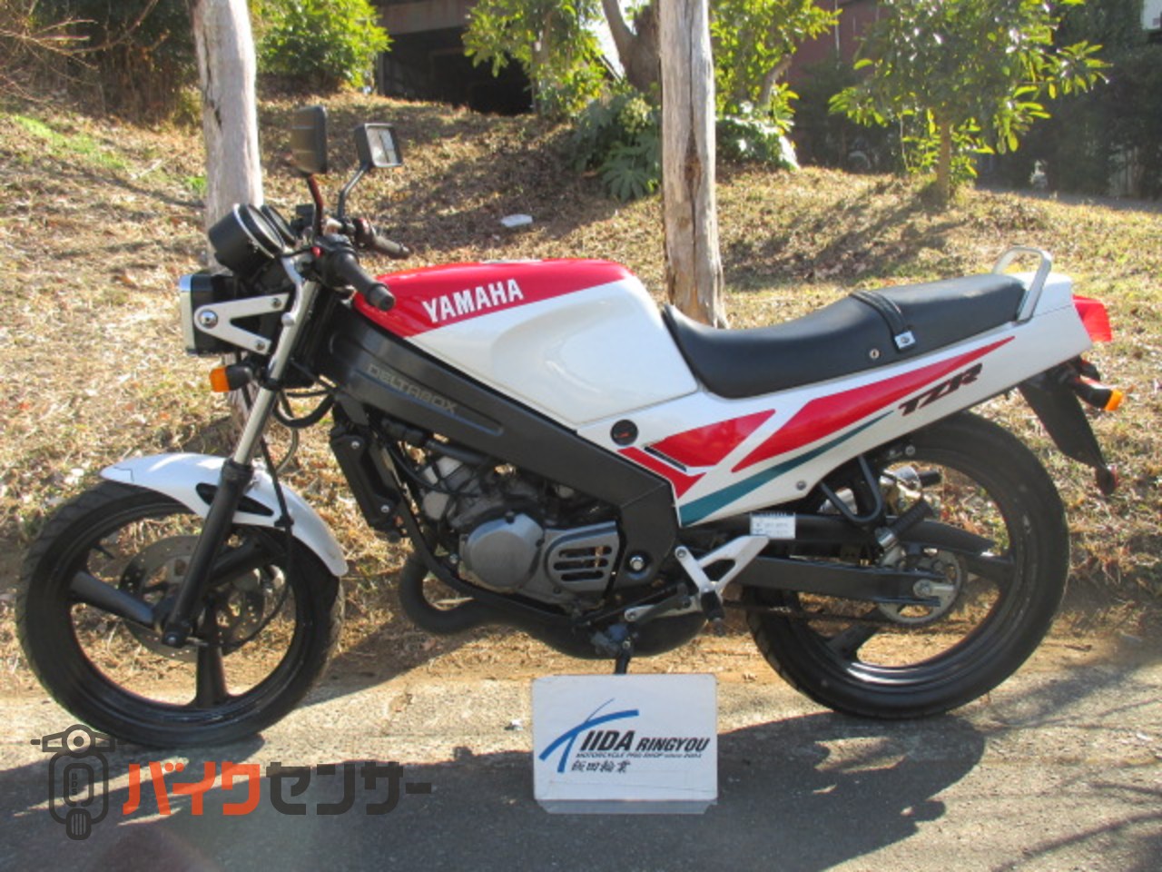 ヤマハ TZR125 2ストネイキッド！！ キャブ車！！ 3TY黒フレーム