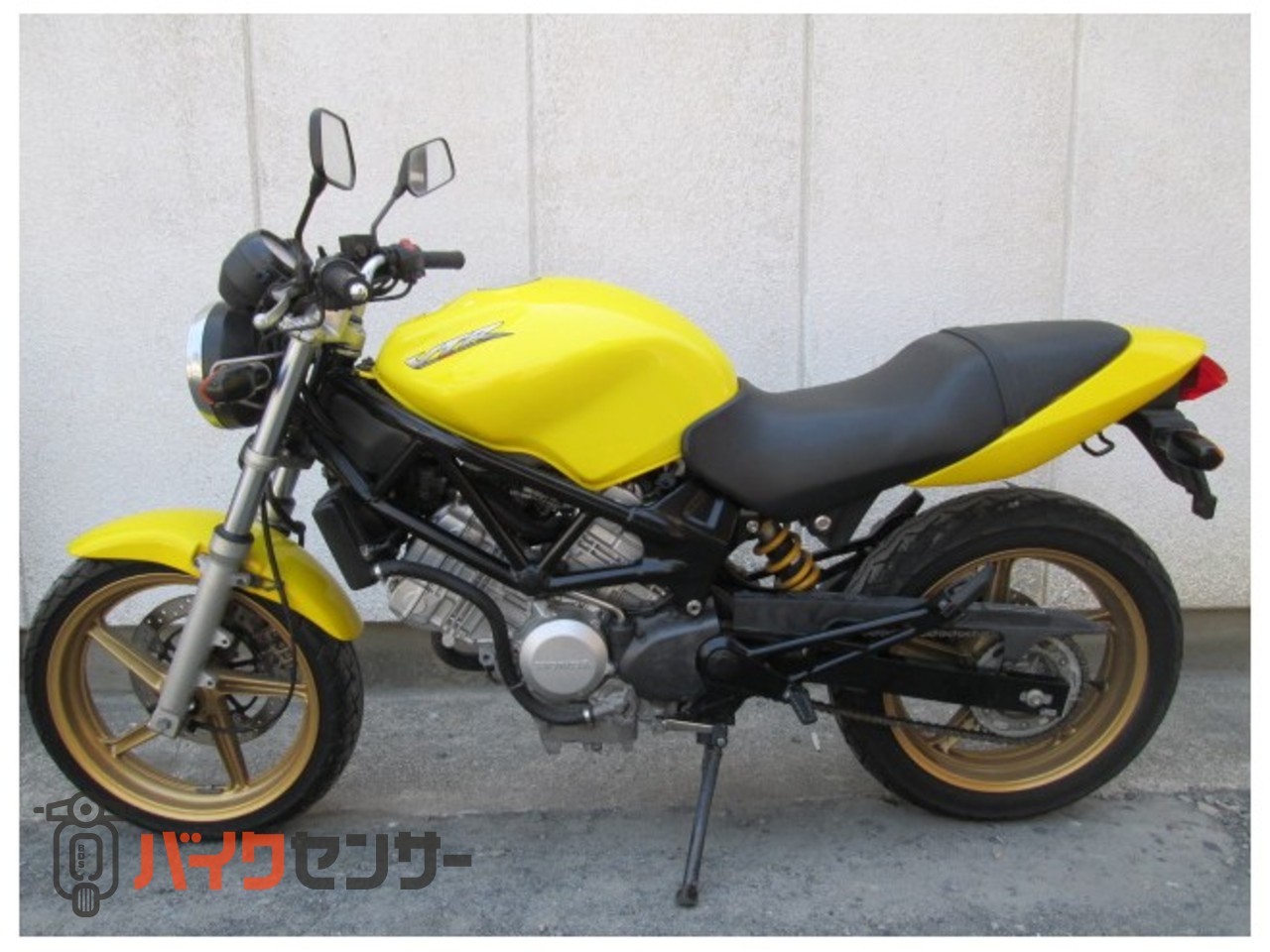 VTR250黄色タイヤ新品MC33ノーマル車実働富山、石川、金沢 VTR250黄色タイヤ新品MC33ノーマル車実働富山、石川、金沢 (中山