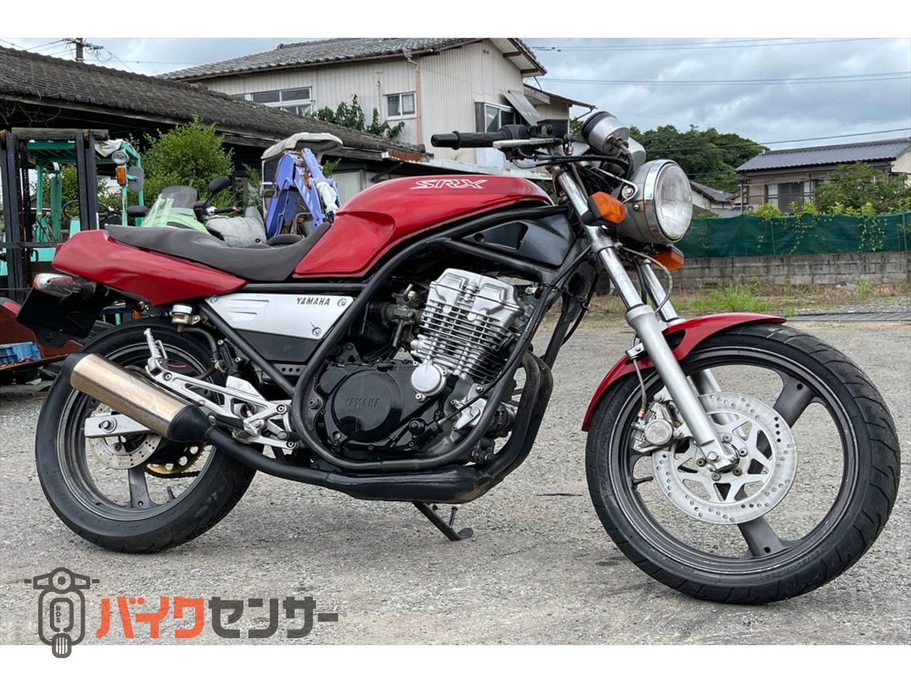 ヤマハのSRX250 カフェカスタム 細くて軽い車体です。51Y