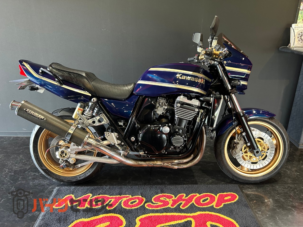 ▽ ZRX1100 △ ストライカー製のスリップオンマフラーです