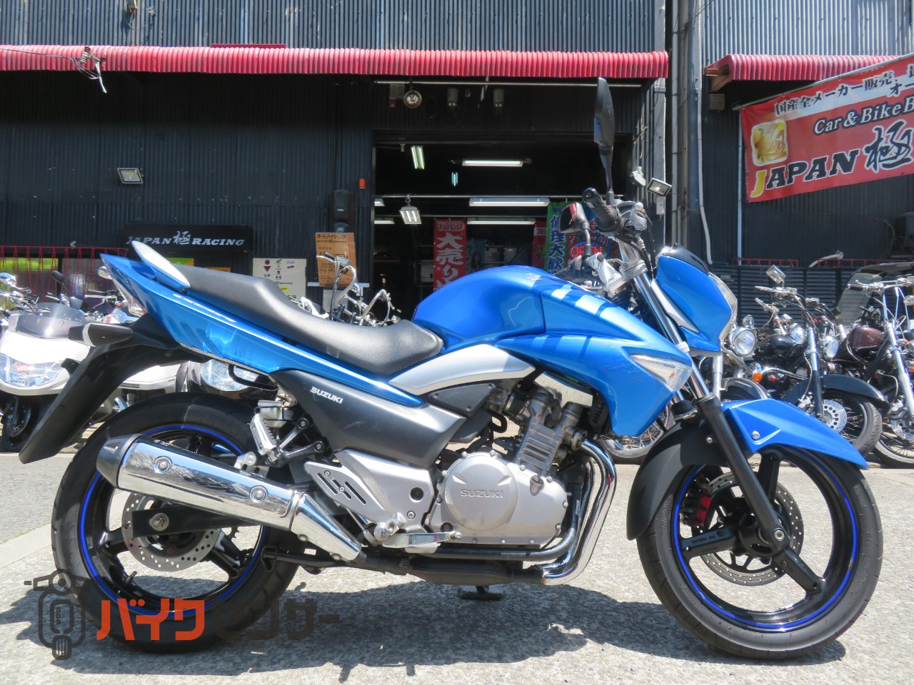 SUZUKI GSR250 実動（青×白） スズキ GSR250 青/白 極上車 スズキ、GSR250 に新色 青/白を設定 1