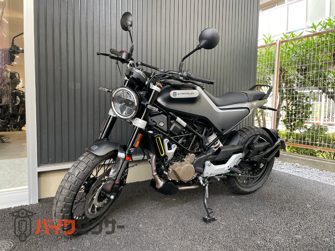 ③ハスクバーナスヴァルトピレン125 2021年モデル ハスクバーナモーターサイクルズ「スヴァルトピレン125