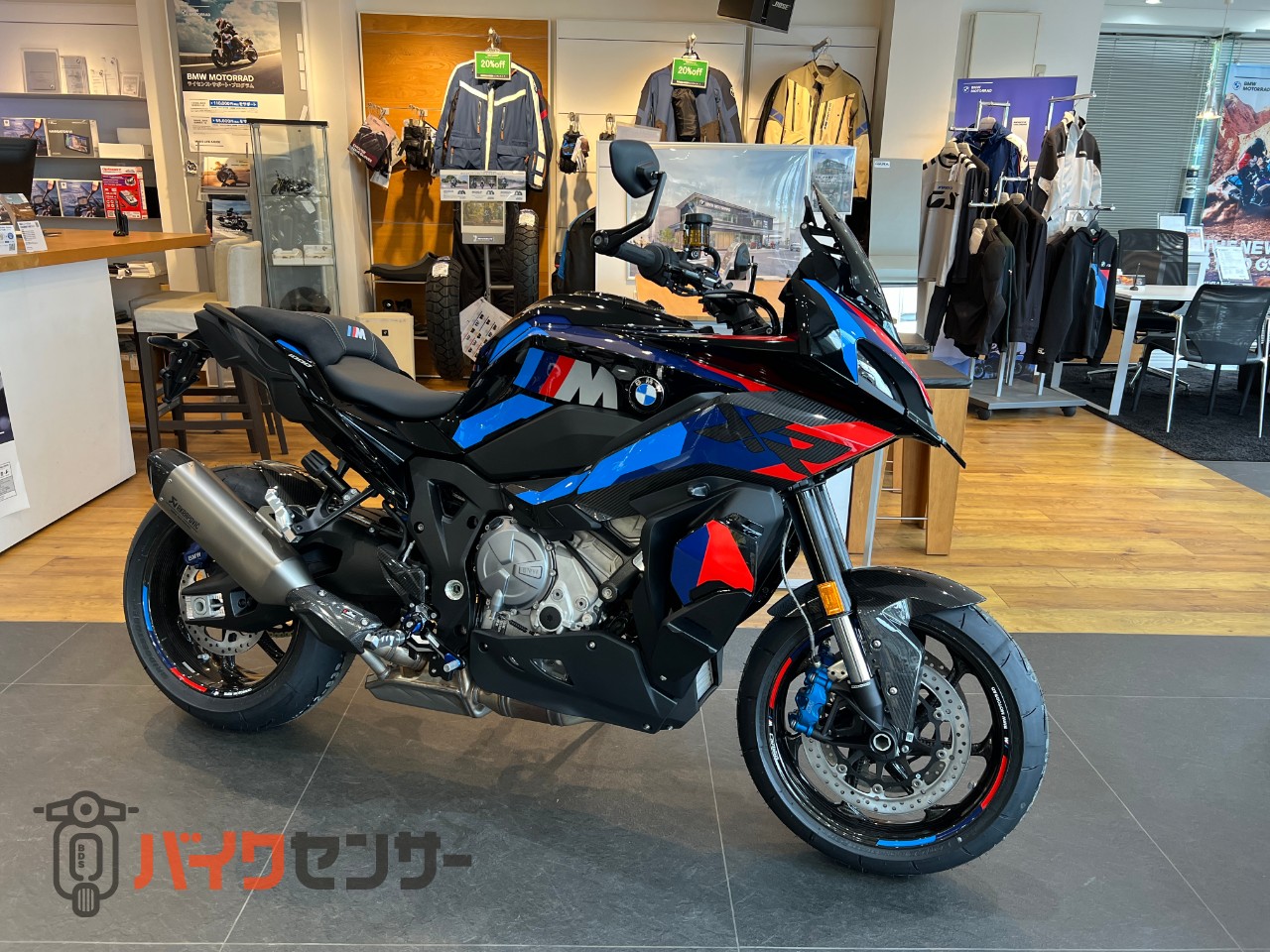 BMW オリジナル モバイルパッケージ 新品未使用 BMW新型「M5」デビュー！ 727馬力のV8を搭載し久々にツーリング