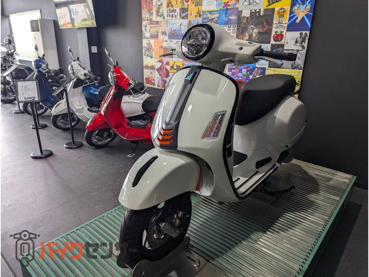 GTS300 SUPER SPORT　純正ヘルメットプレゼント中/4