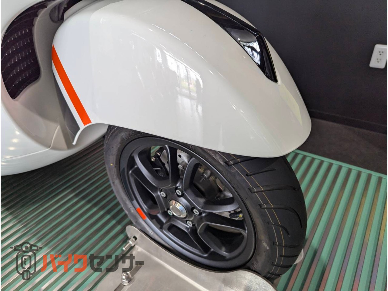 GTS300 SUPER SPORT　純正ヘルメットプレゼント中/15
