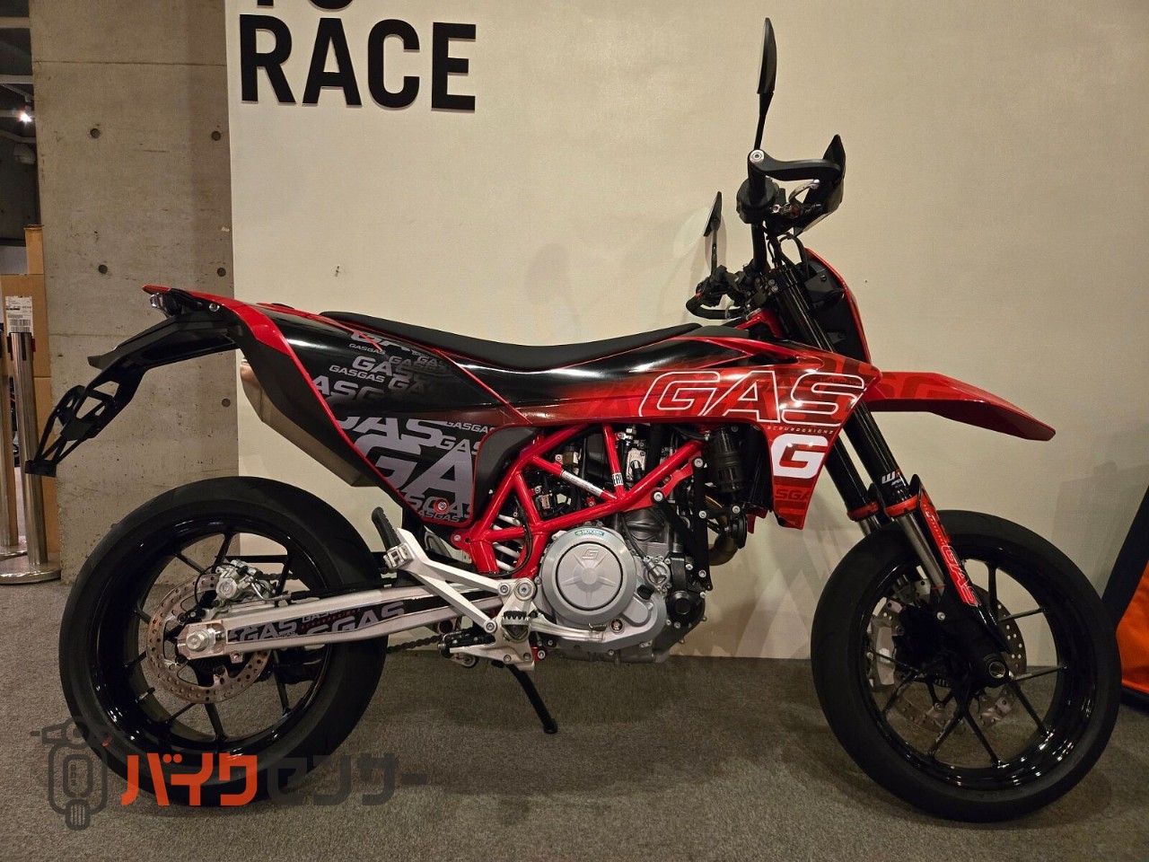 ガスガス SM700 デカールカスタム仕様で車体価格1,636,000円に