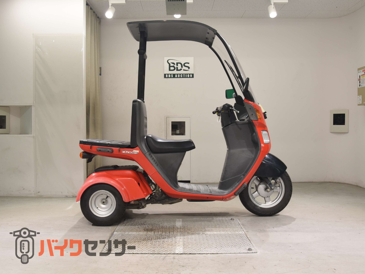 ホンダ ジャイロキャノピー 珍しい赤色、自分好みにカスタムしませんか