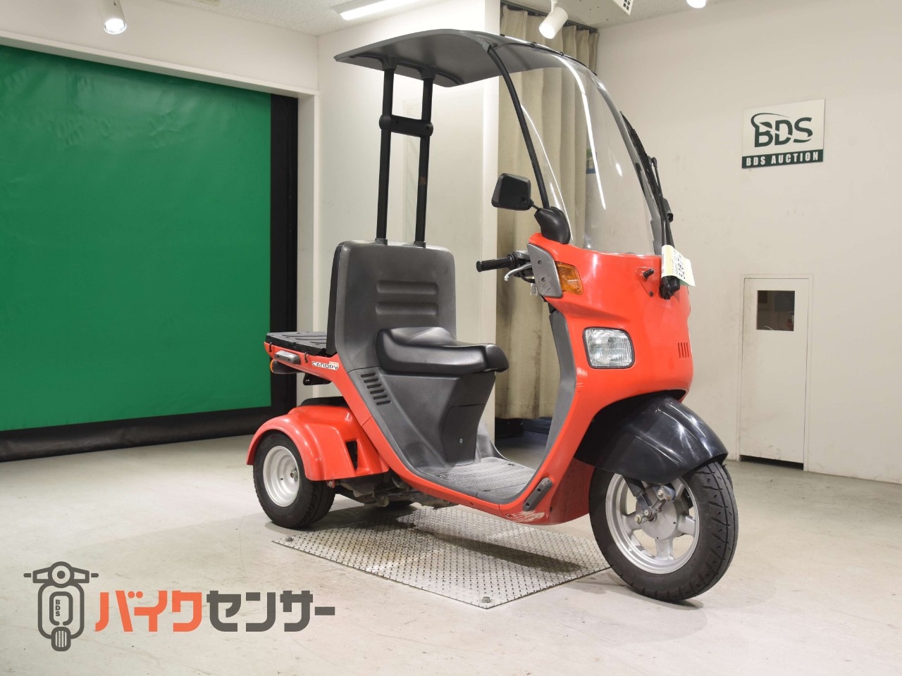 ホンダ ジャイロキャノピー 珍しい赤色、自分好みにカスタムしませんか