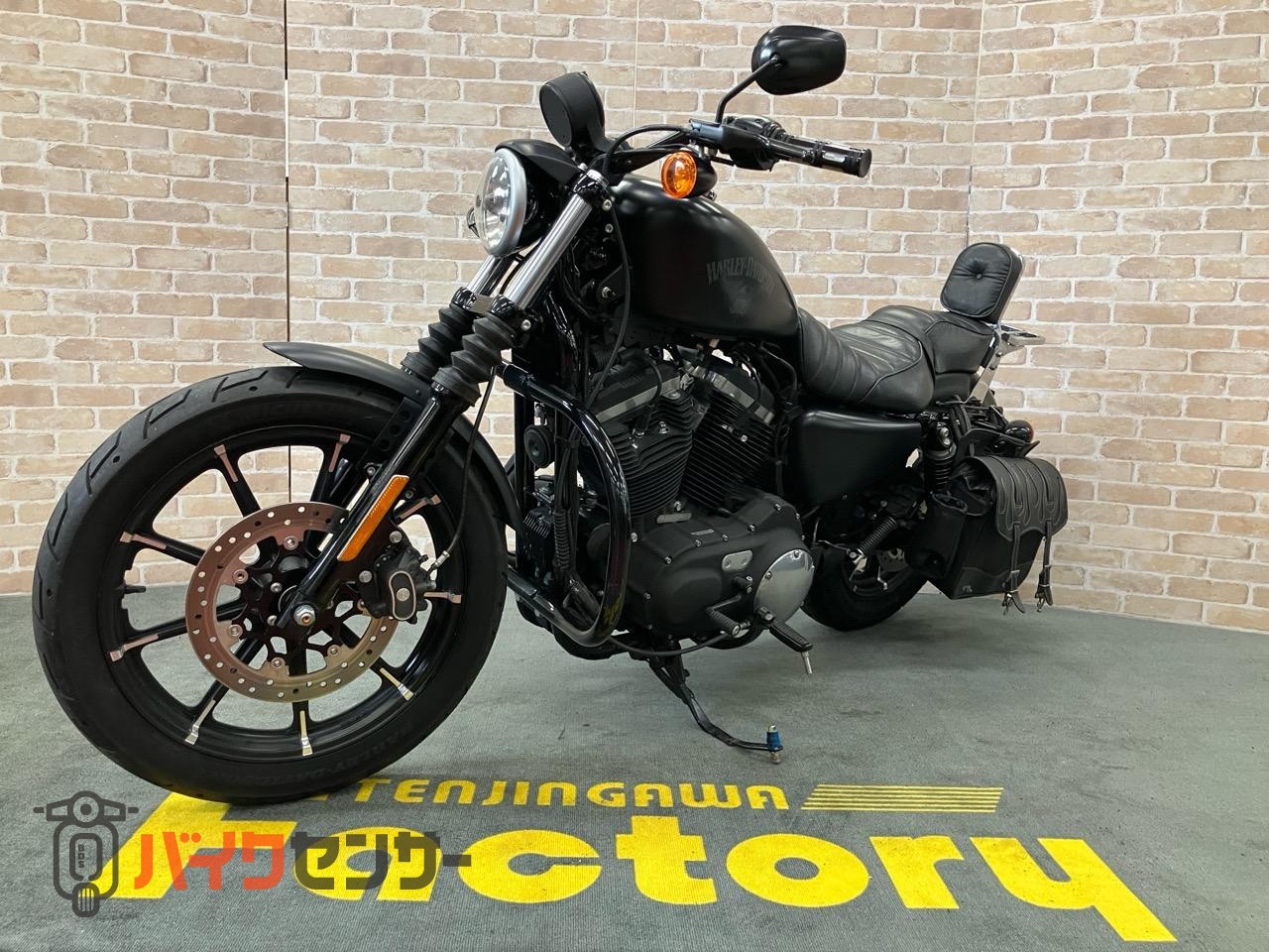 XL883N アイアン 後期 バッカーニマフラー ペアライド サイドバック エンジンガード_1