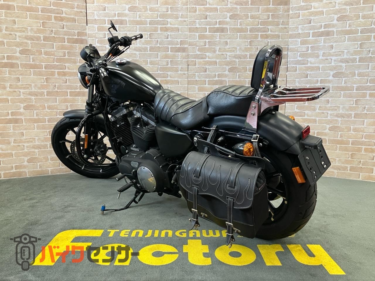 XL883N アイアン 後期 バッカーニマフラー ペアライド サイドバック エンジンガード_5