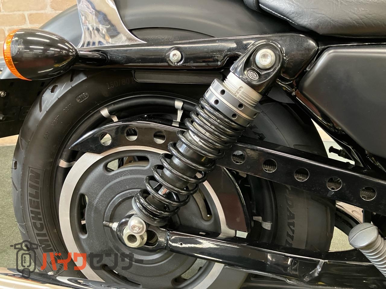 XL883N アイアン 後期 バッカーニマフラー ペアライド サイドバック エンジンガード_21