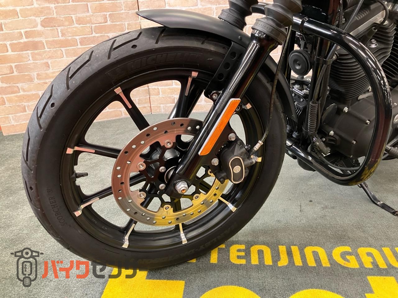 XL883N アイアン 後期 バッカーニマフラー ペアライド サイドバック エンジンガード_32