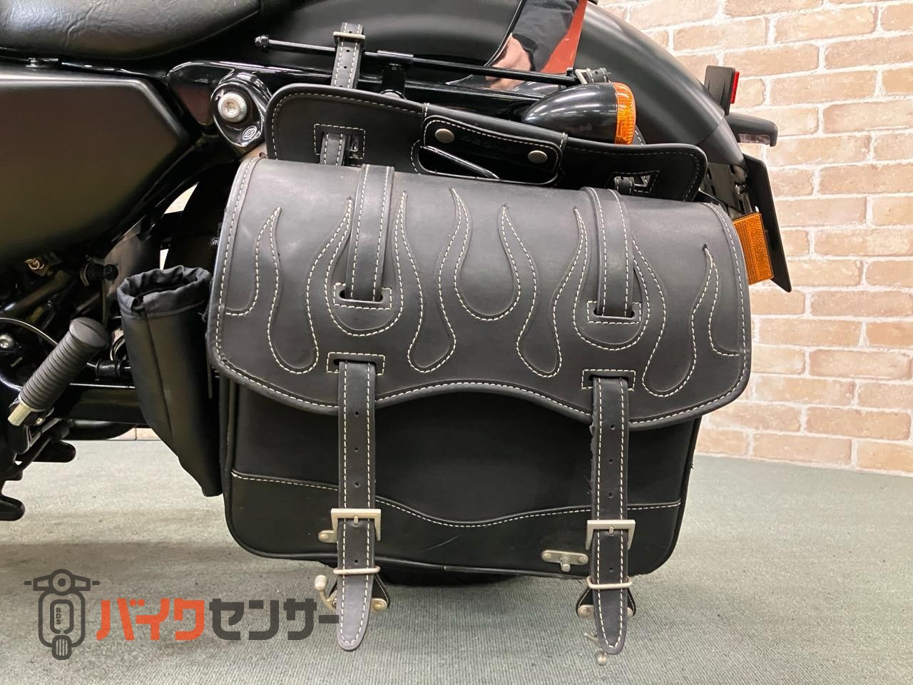 XL883N アイアン 後期 バッカーニマフラー ペアライド サイドバック エンジンガード_40