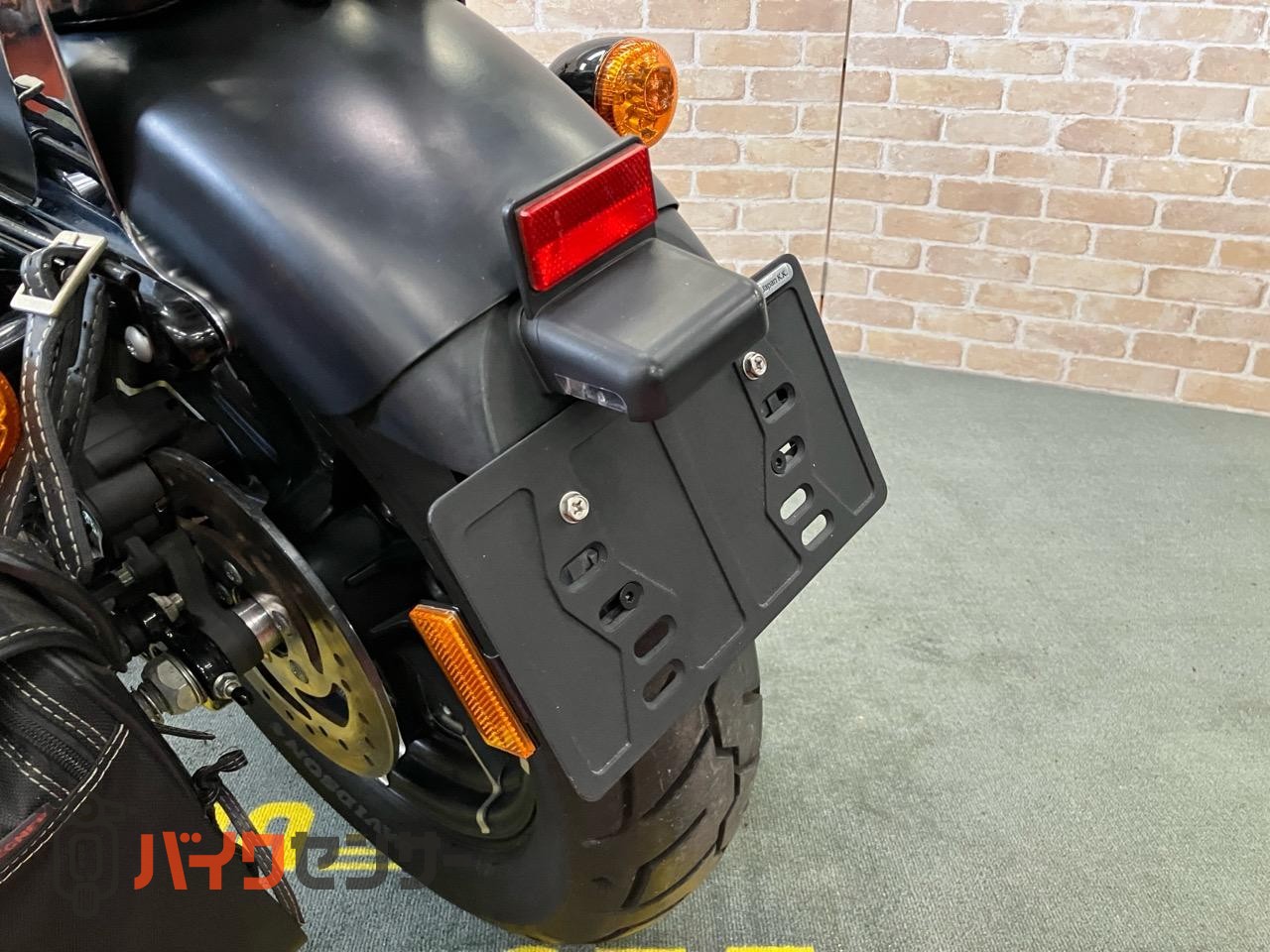 XL883N アイアン 後期 バッカーニマフラー ペアライド サイドバック エンジンガード_49