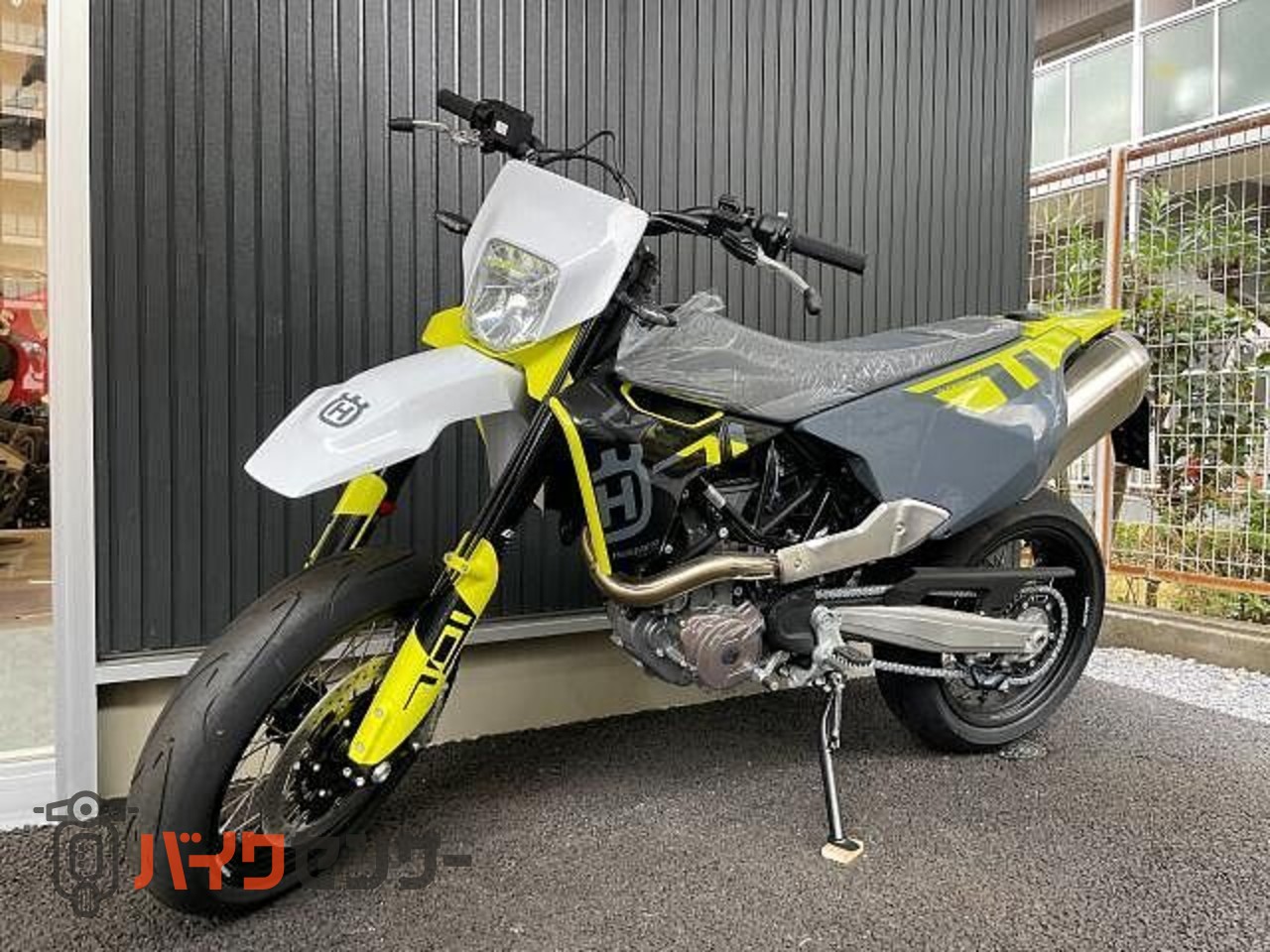 新品未使用 純正品ハスクバーナ701スーパーモト　2023外装プラスチックセット ハスクバーナ 701スーパーモト 2024年 ETC2.0&純正オプション等