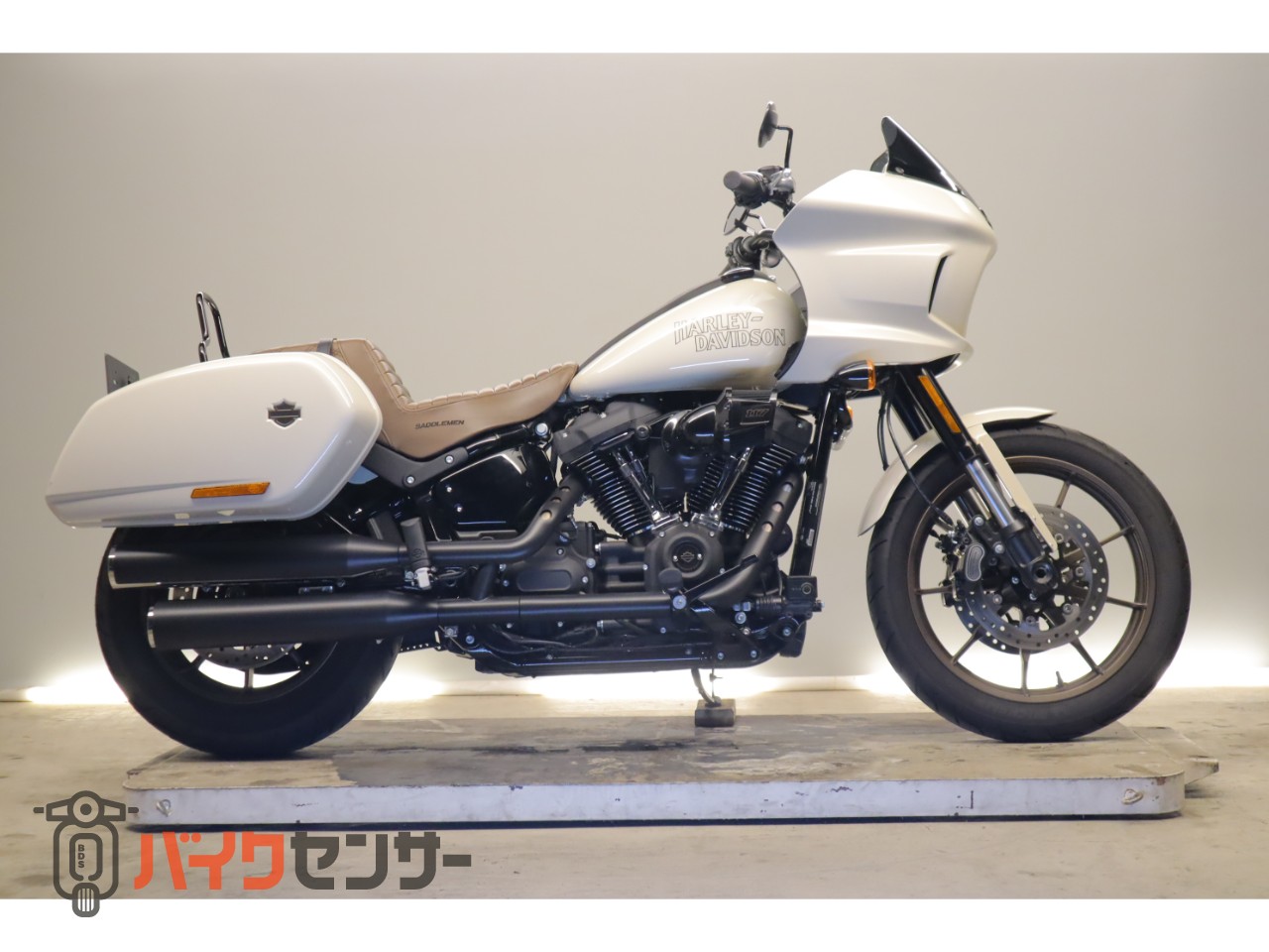 ハーレーダビッドソン FXLRSTソフテイルローライダーST サドルマン 