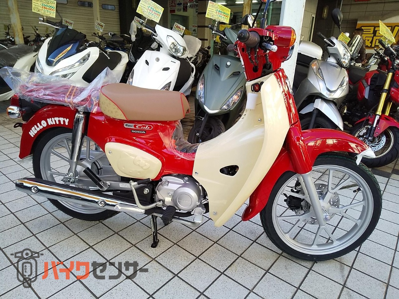 HONDA 純正　ハローキティ カブ　シート　ja59 ベージュ/赤 HONDA 純正 ハローキティ カブ シート ja59 ベージュ/赤 スーパーカブ