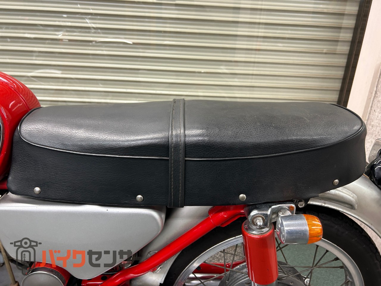 ホンダ CB93？純正シート 当時物　車種不明 ホンダ CB93？純正シート 当時物 車種不明 純正シート（黒）への交換