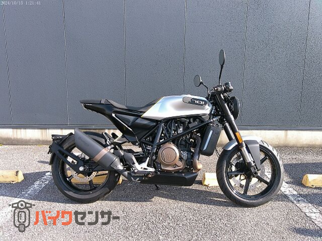 ハスクバーナ ヴィットピレン701 2018年モデル ストリートカフェ