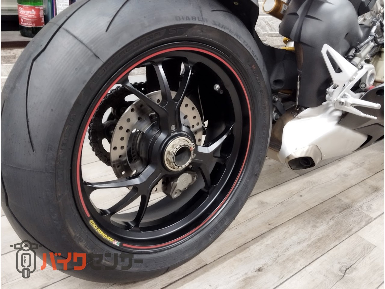 ドゥカティ （全リコール実施済み） カスタム車！外装ラッピング施工