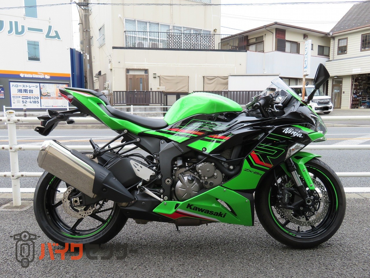 カワサキ NINJA ZX-6R KRT EDITION 低走行 LEDライト シフター上下