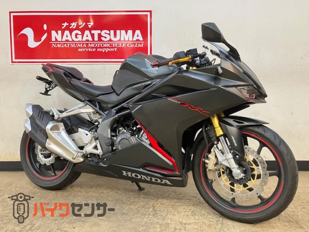 大幅値下げ】CBR250R ワンオーナー3600キロ美車（エンジンが後ろなのに  