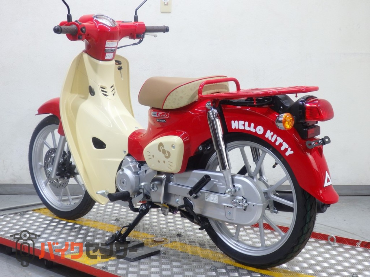 ホンダ スーパーカブ110 ハローキティ限定モデル 新車 65690
