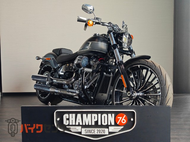 FXBR ソフテイルブレイクアウト エンジンガード　スクリーミンプラグコード　スイングアームバッグ　ＥＴＣ２．０　バッテリーハー