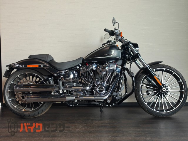 FXBR ソフテイルブレイクアウト エンジンガード　スクリーミンプラグコード　スイングアームバッグ　ＥＴＣ２．０　バッテリーハー