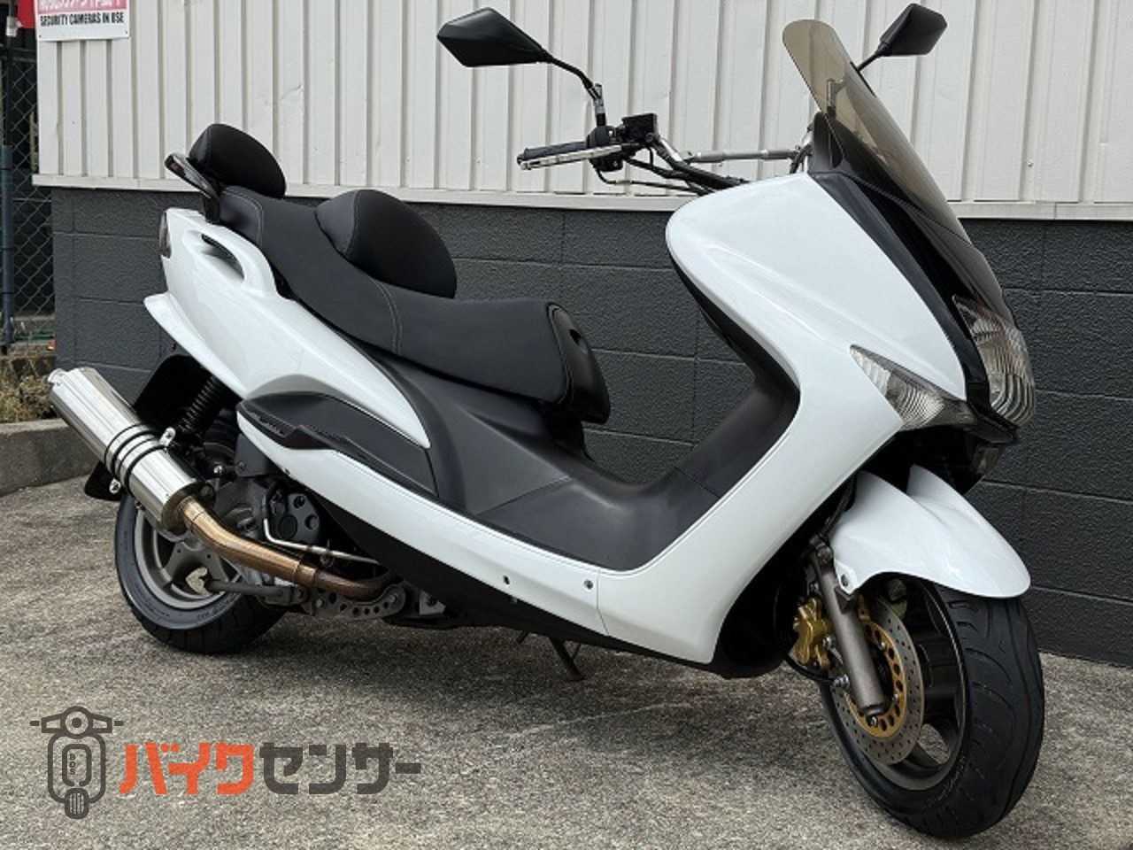 マジェスティ YAMAHA マフラー重低音 ホワイト 早い者勝ちです！