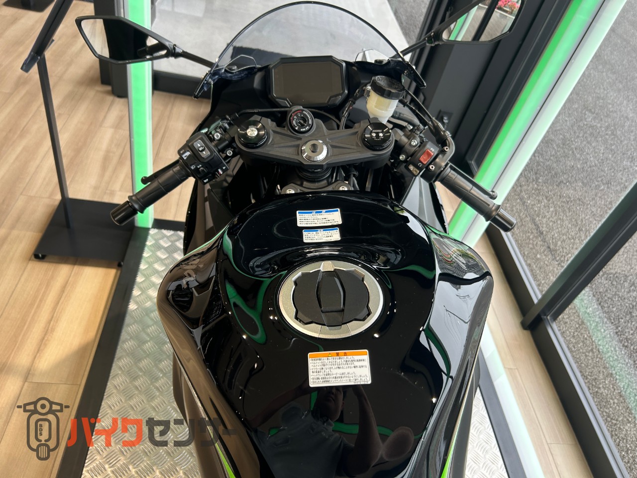 カワサキ NINJA ZX-6R エボニー × メタリックフラットスパークブラック