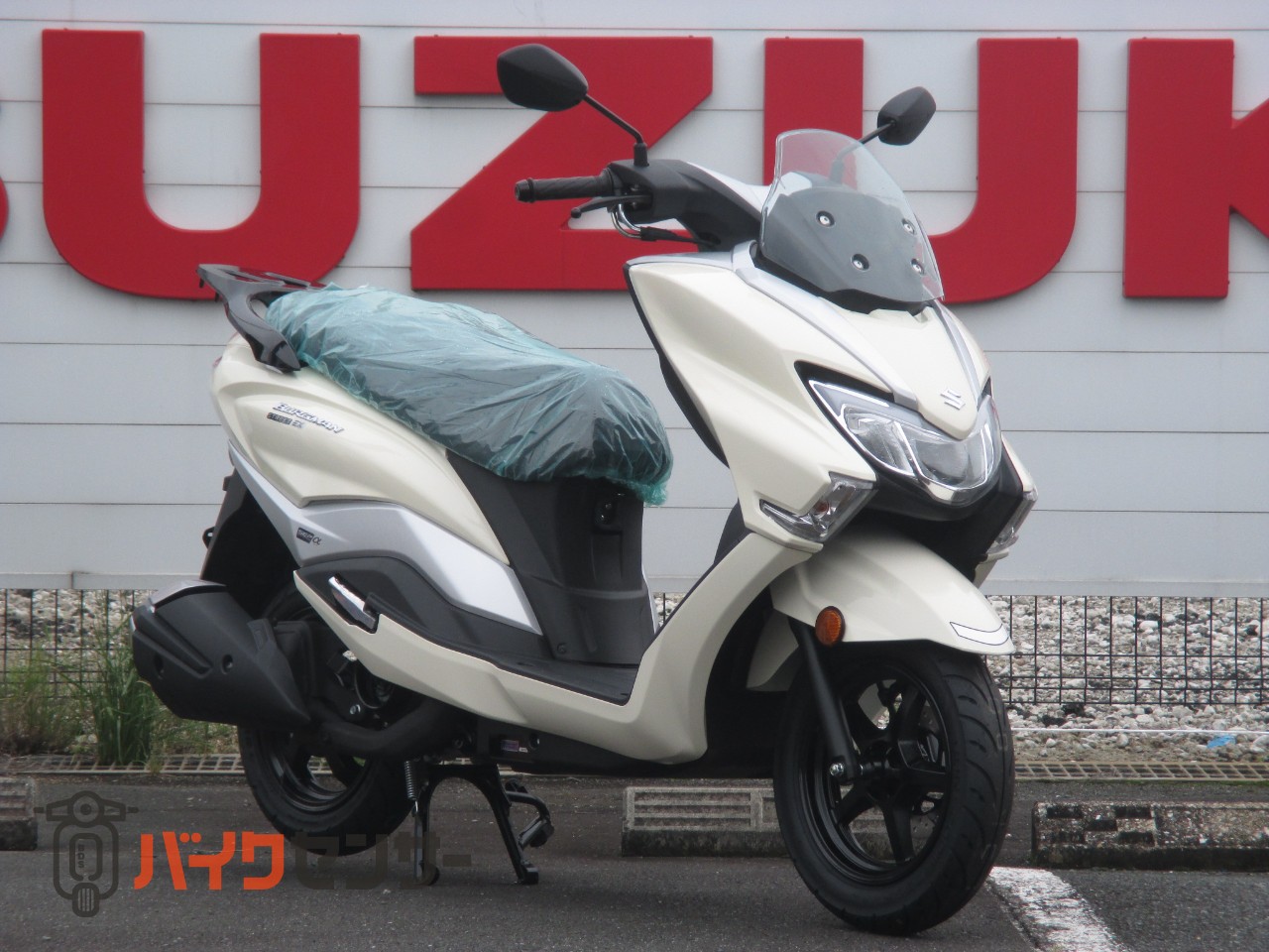 スズキ バーグマンストリート125EX 2026モデル USB パール