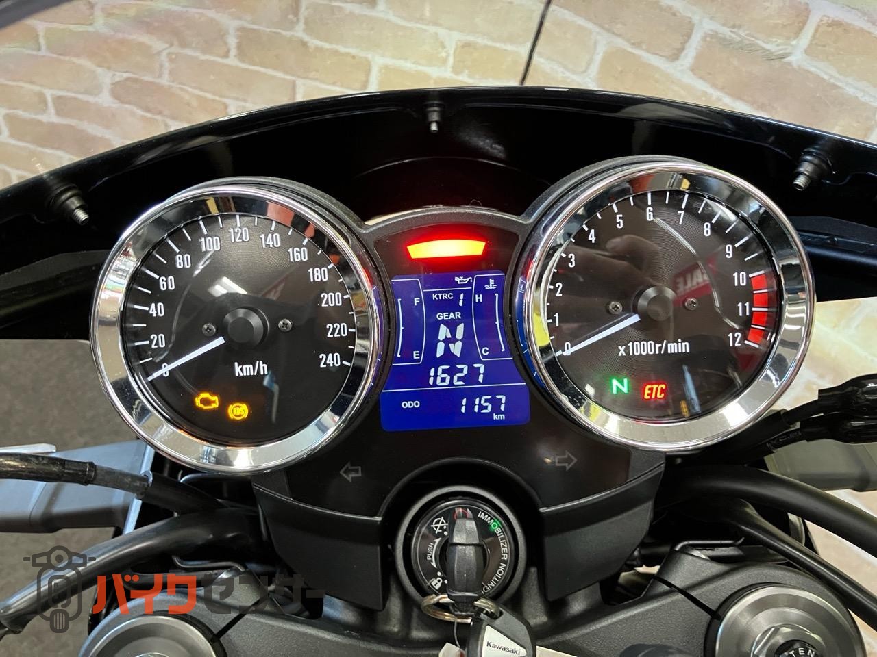Z900RSカフェ　　ローシート加工　ステップブラケット装備　メタリックディアブロブラック ABS ETC 倒立フォーク_6