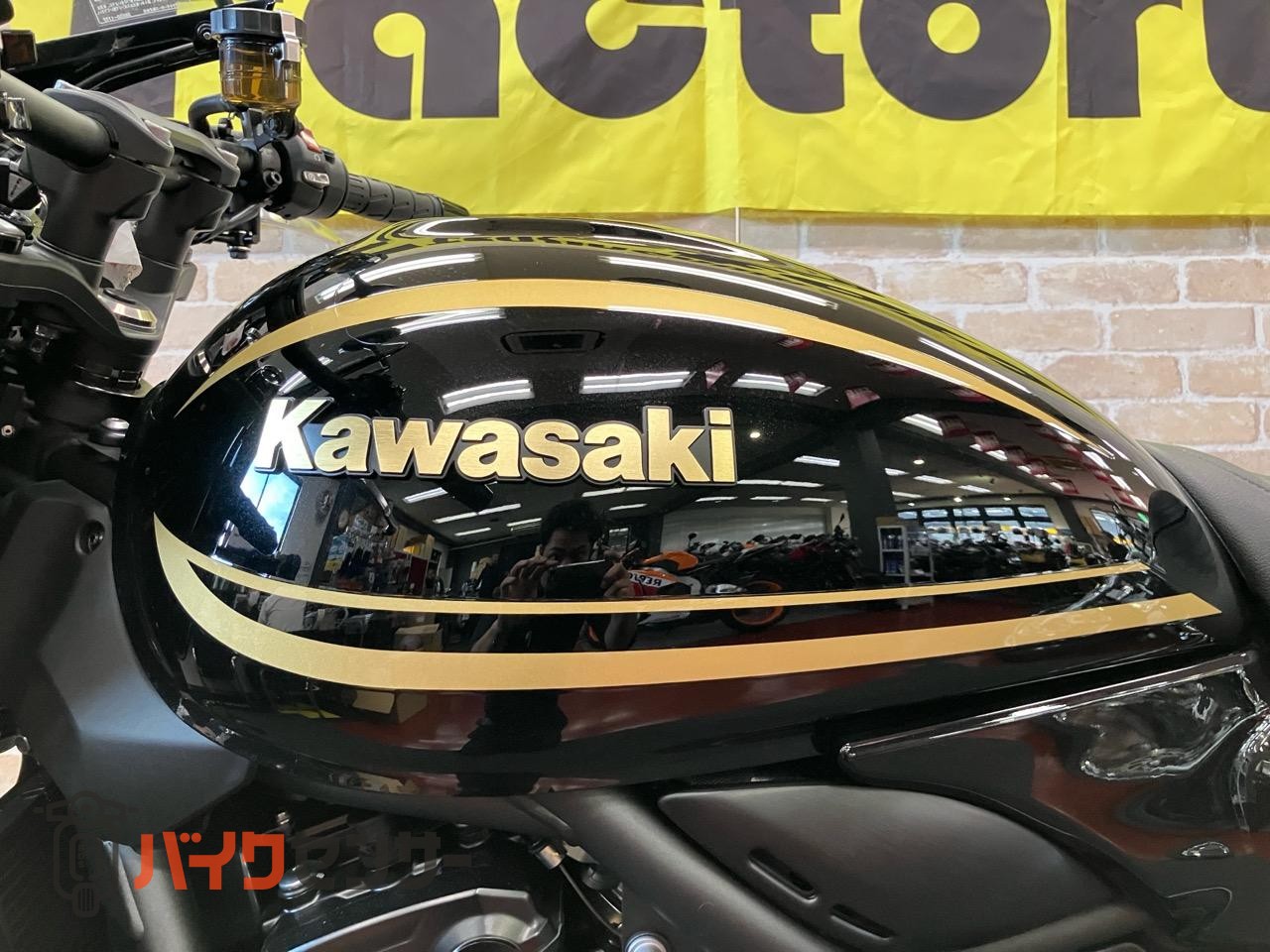 Z900RSカフェ　　ローシート加工　ステップブラケット装備　メタリックディアブロブラック ABS ETC 倒立フォーク_9