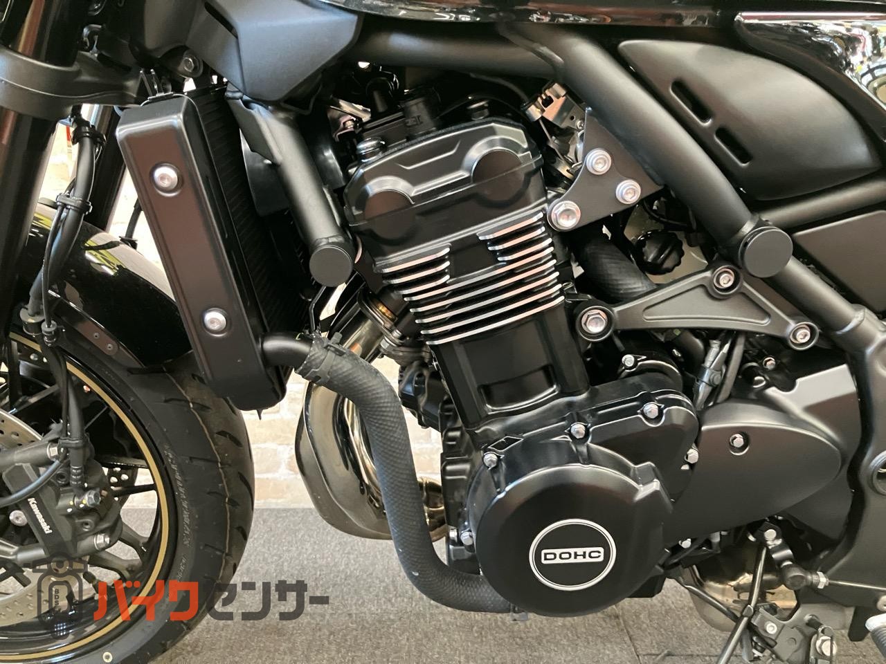 Z900RSカフェ　　ローシート加工　ステップブラケット装備　メタリックディアブロブラック ABS ETC 倒立フォーク_10