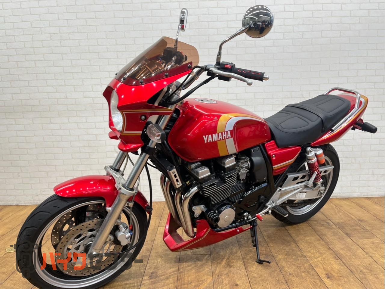 バイク カウル 赤色 アンダーカウル xjr？ ヤマハ XJR400 リアライズマフラー Rサス ビキニカウル アンダー