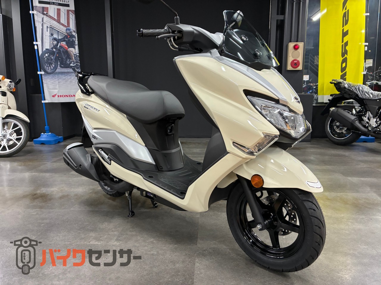 スズキ バーグマンストリート125EX 2025年モデル USB電源