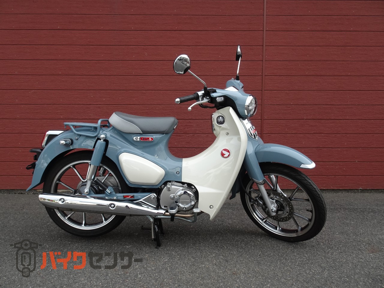 bonです。ホンダ郵政用スーパーカブ５１年物です。 新聞や郵便配達のバイクはなぜスーパーカブなのか？その理由を
