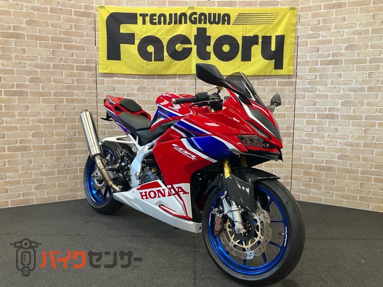 CBR250RR　マルケジーニホイール　オーリンズリアサス　OVERハンドル　マジカルスクリーン前後フェンダー　ベビーフェイスステップ等_0