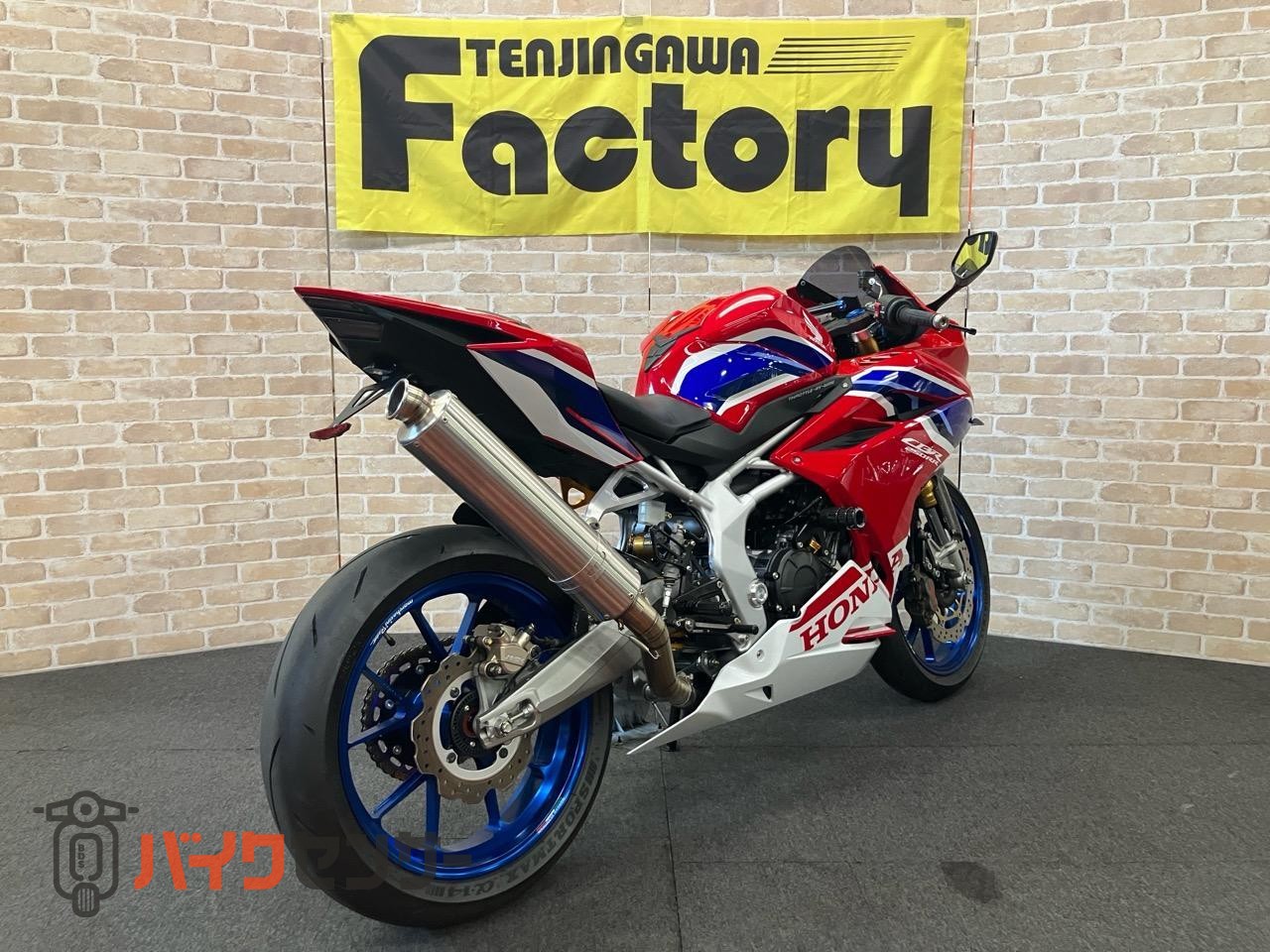 CBR250RR　マルケジーニホイール　オーリンズリアサス　OVERハンドル　マジカルスクリーン前後フェンダー　ベビーフェイスステップ等_2