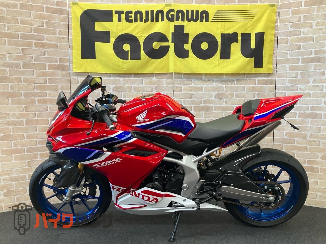 CBR250RR　マルケジーニホイール　オーリンズリアサス　OVERハンドル　マジカルスクリーン前後フェンダー　ベビーフェイスステップ等_4