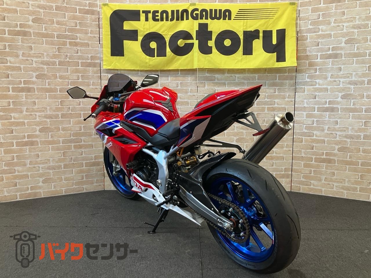 CBR250RR　マルケジーニホイール　オーリンズリアサス　OVERハンドル　マジカルスクリーン前後フェンダー　ベビーフェイスステップ等_5
