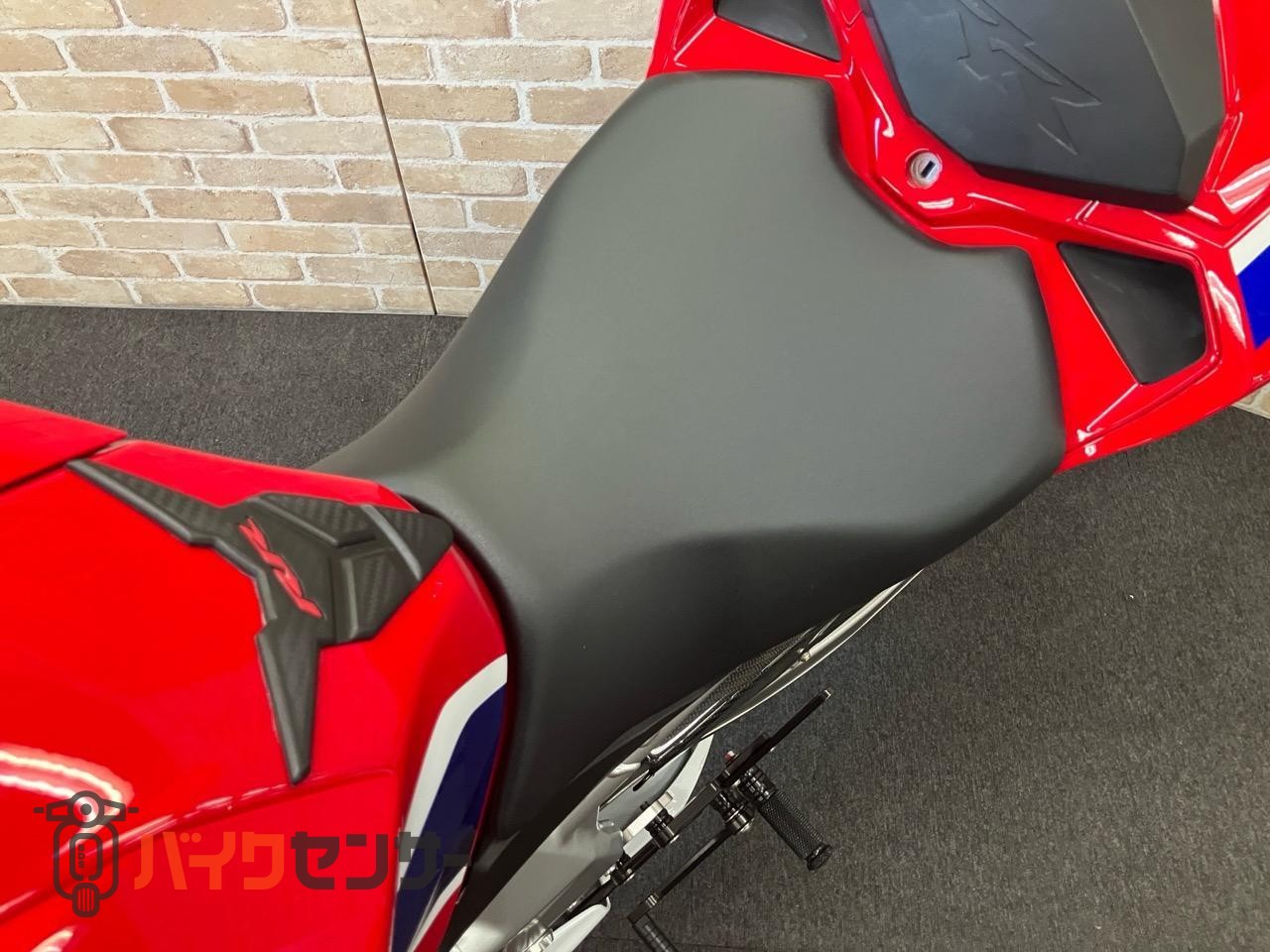 CBR250RR　マルケジーニホイール　オーリンズリアサス　OVERハンドル　マジカルスクリーン前後フェンダー　ベビーフェイスステップ等_7