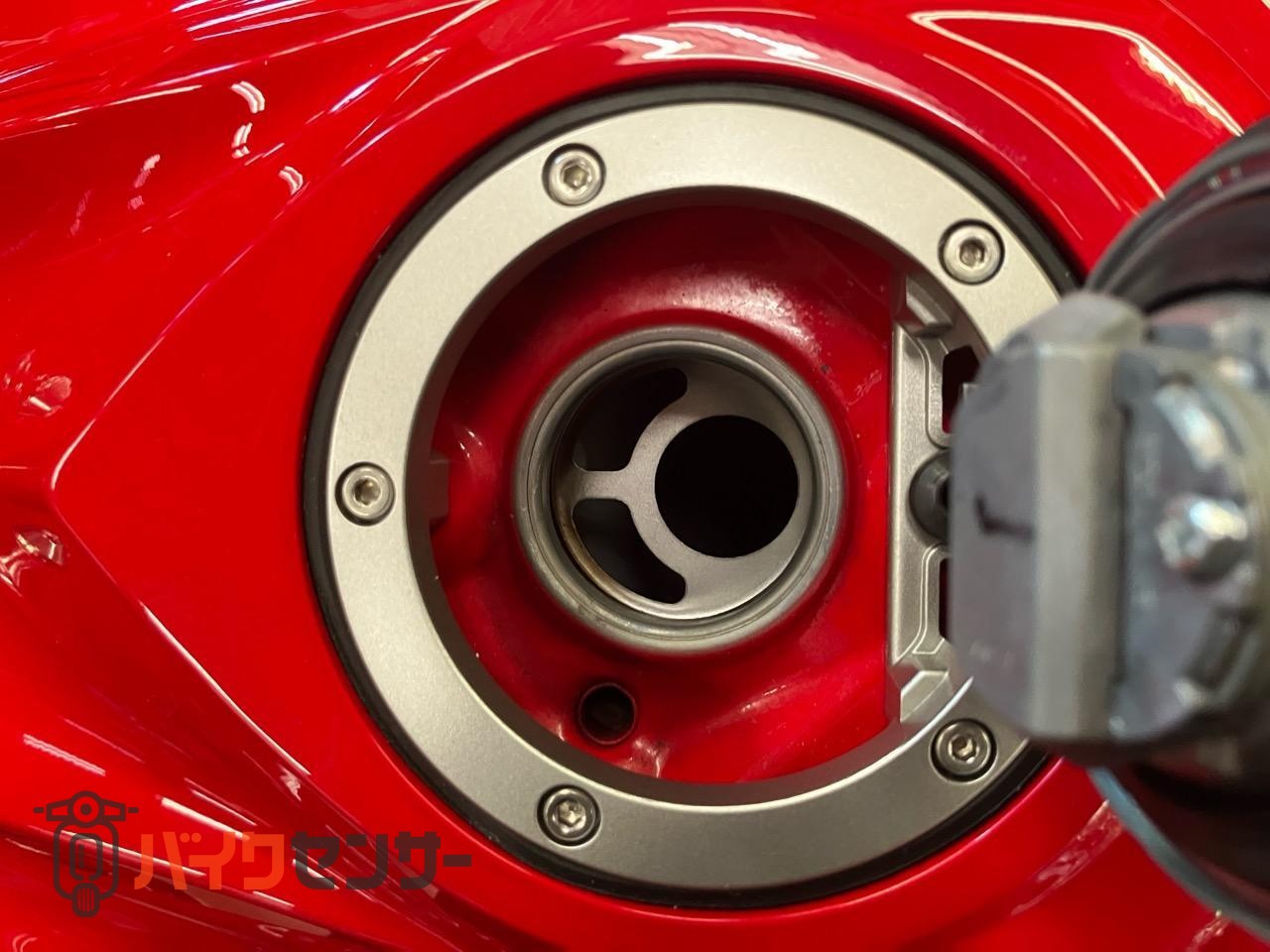 CBR250RR　マルケジーニホイール　オーリンズリアサス　OVERハンドル　マジカルスクリーン前後フェンダー　ベビーフェイスステップ等_9