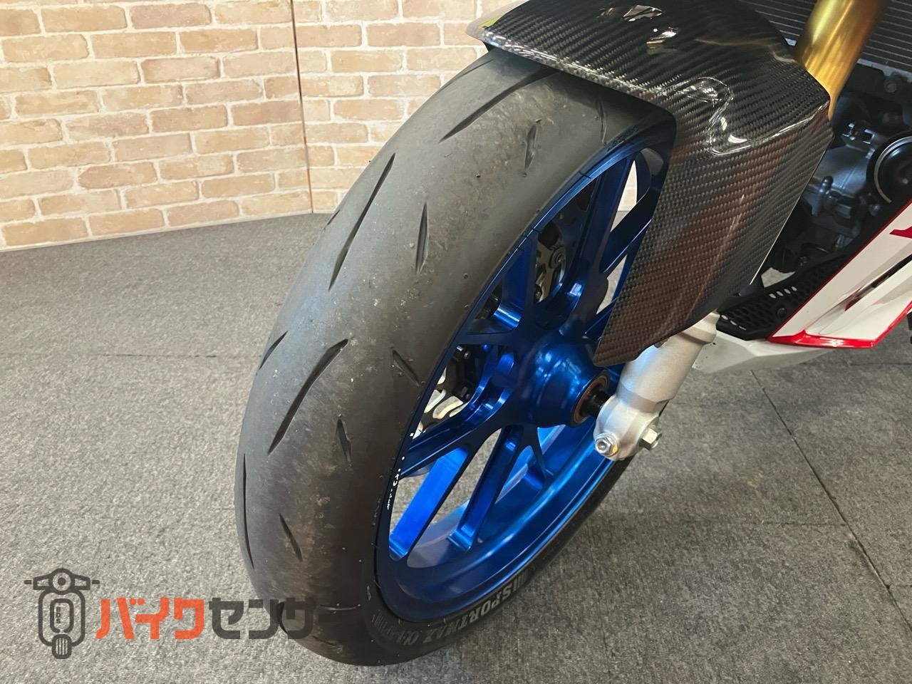 CBR250RR　マルケジーニホイール　オーリンズリアサス　OVERハンドル　マジカルスクリーン前後フェンダー　ベビーフェイスステップ等_10