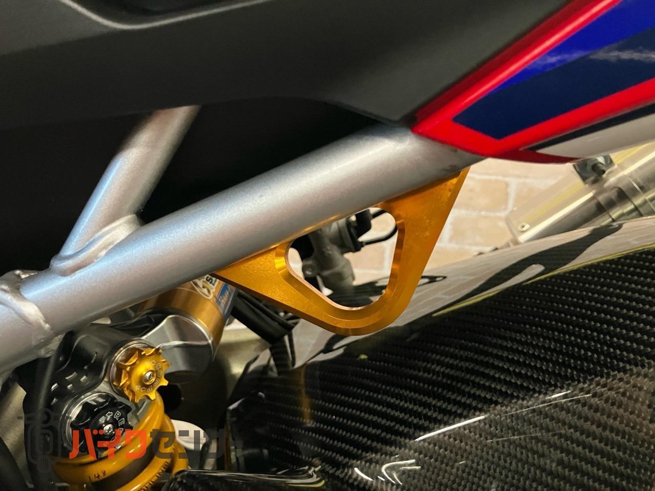 CBR250RR　マルケジーニホイール　オーリンズリアサス　OVERハンドル　マジカルスクリーン前後フェンダー　ベビーフェイスステップ等_16