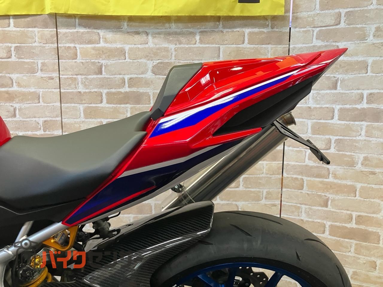 CBR250RR　マルケジーニホイール　オーリンズリアサス　OVERハンドル　マジカルスクリーン前後フェンダー　ベビーフェイスステップ等_19