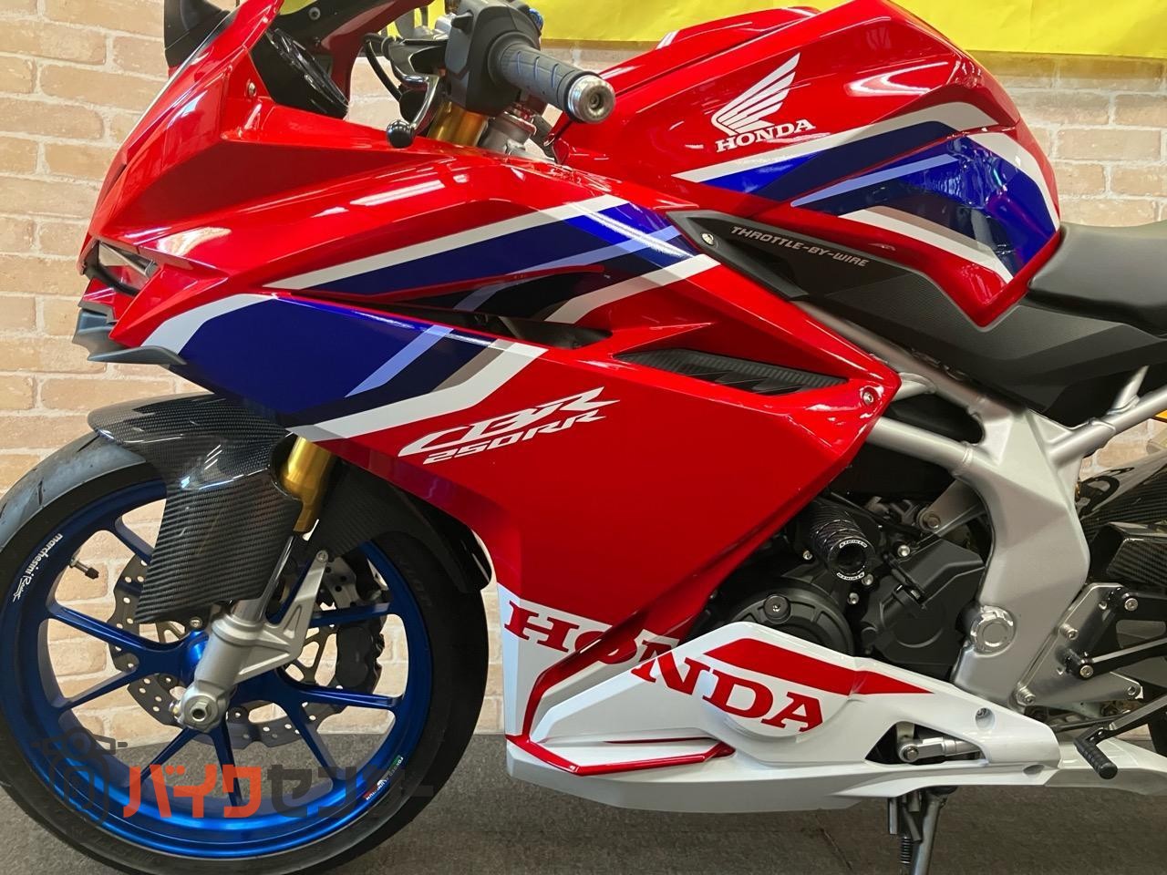 CBR250RR　マルケジーニホイール　オーリンズリアサス　OVERハンドル　マジカルスクリーン前後フェンダー　ベビーフェイスステップ等_22