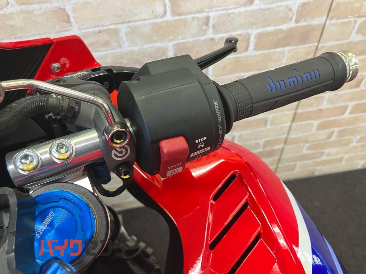 CBR250RR　マルケジーニホイール　オーリンズリアサス　OVERハンドル　マジカルスクリーン前後フェンダー　ベビーフェイスステップ等_28