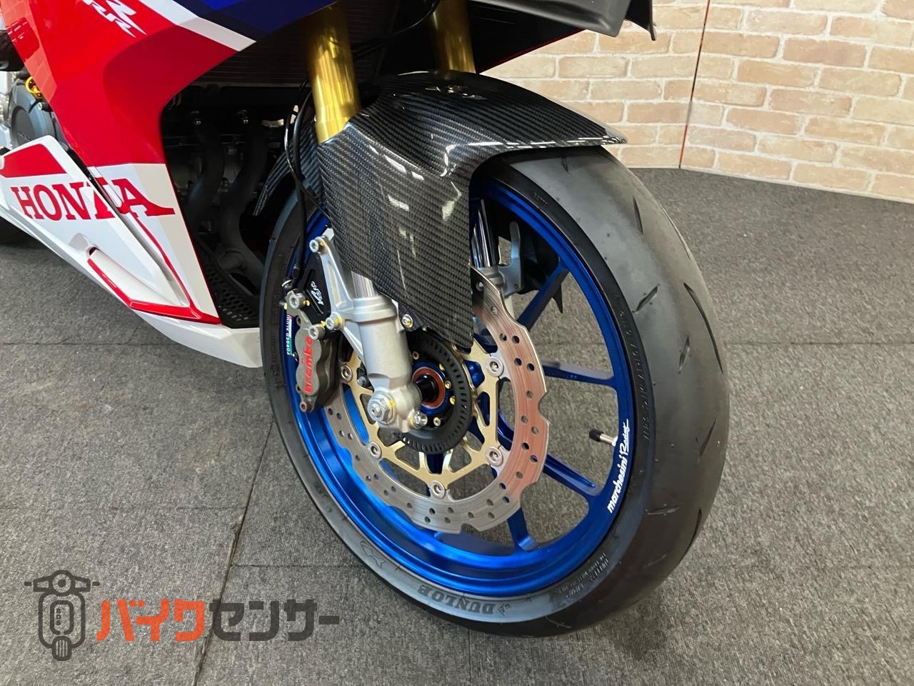 CBR250RR　マルケジーニホイール　オーリンズリアサス　OVERハンドル　マジカルスクリーン前後フェンダー　ベビーフェイスステップ等_32